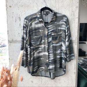 Style Envy Green Camouflage Button Down High Low Top L